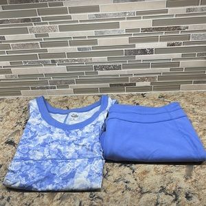 2 Piece Matched Set Bundle -  Gloria Vanderbilt Top and Crops (2 Pieces)